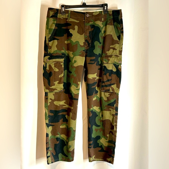 Men's Camouflage Cargo Pants, Levi’s, Size 36 waist 30 long. - Picture 1 of 7